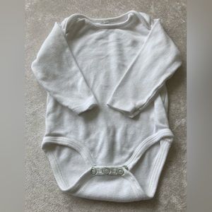 Mori basic white long sleeve onesie